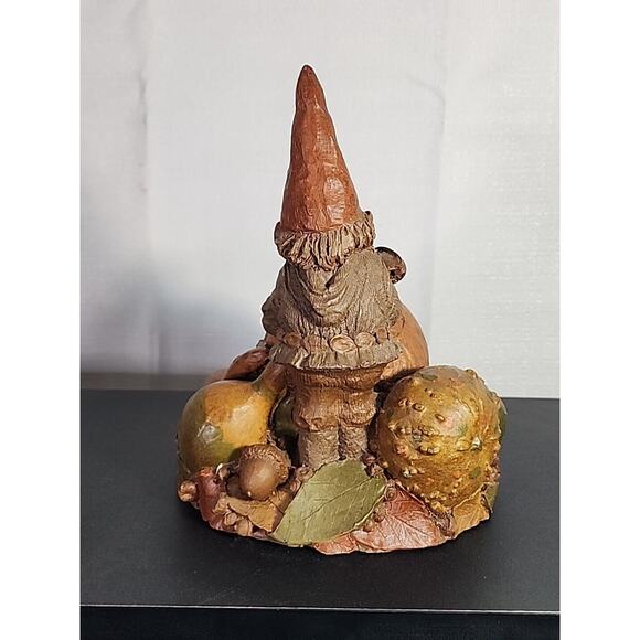 1984 Tom Clark Gnome Figurine "Hal" with Halloween Jack O Lantern - Picture 4 of 6